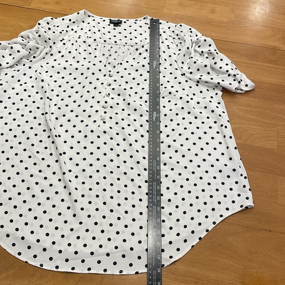 NWOT Torrid Harper Short Sleeve Blouse Size 1X White Black Polka Dots V Neck - Picture 13 of 13
